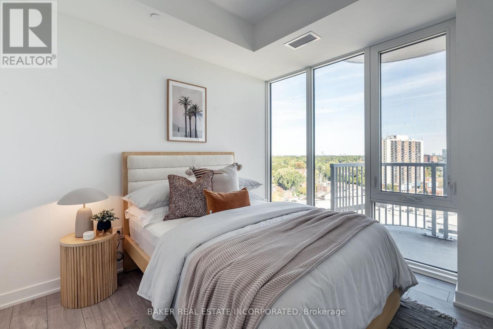 1205 - 220 Missinnihe Way, Mississauga, Ontario  L5H 0A9 - Photo 4 - W12514796