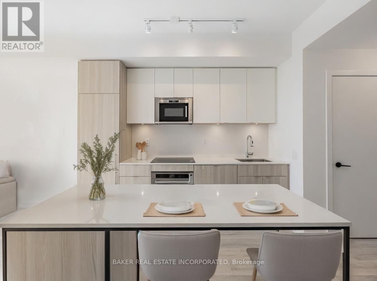 808 - 220 Missinnihe Way, Mississauga, Ontario  L5H 0A9 - Photo 2 - W12514802