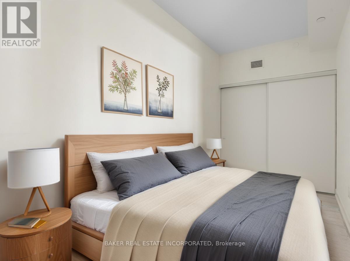 808 - 220 Missinnihe Way, Mississauga, Ontario  L5H 0A9 - Photo 4 - W12514802