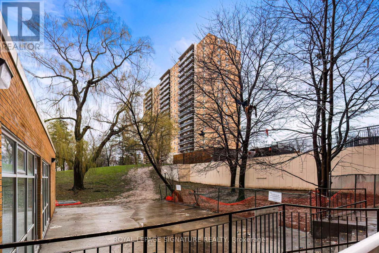 B102 - 46 Panorama Court, Toronto, Ontario  M9V 4A4 - Photo 15 - W12514806