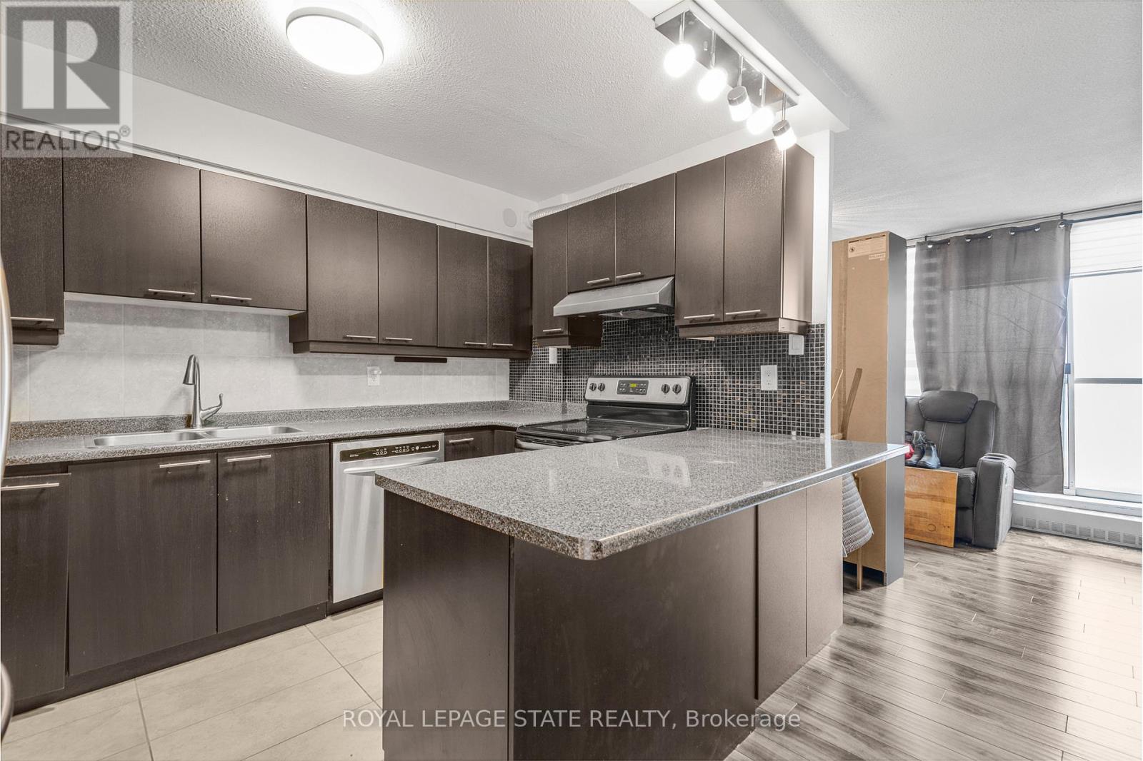 308 - 1050 Stainton Drive, Mississauga, Ontario  L5C 2T7 - Photo 18 - W12514820