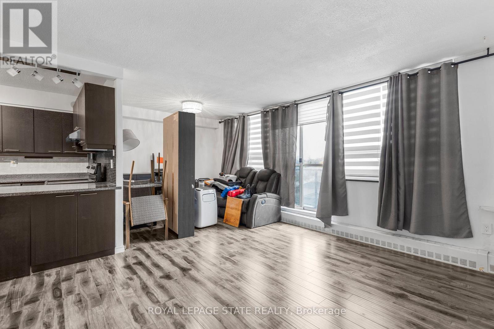 308 - 1050 Stainton Drive, Mississauga, Ontario  L5C 2T7 - Photo 4 - W12514820