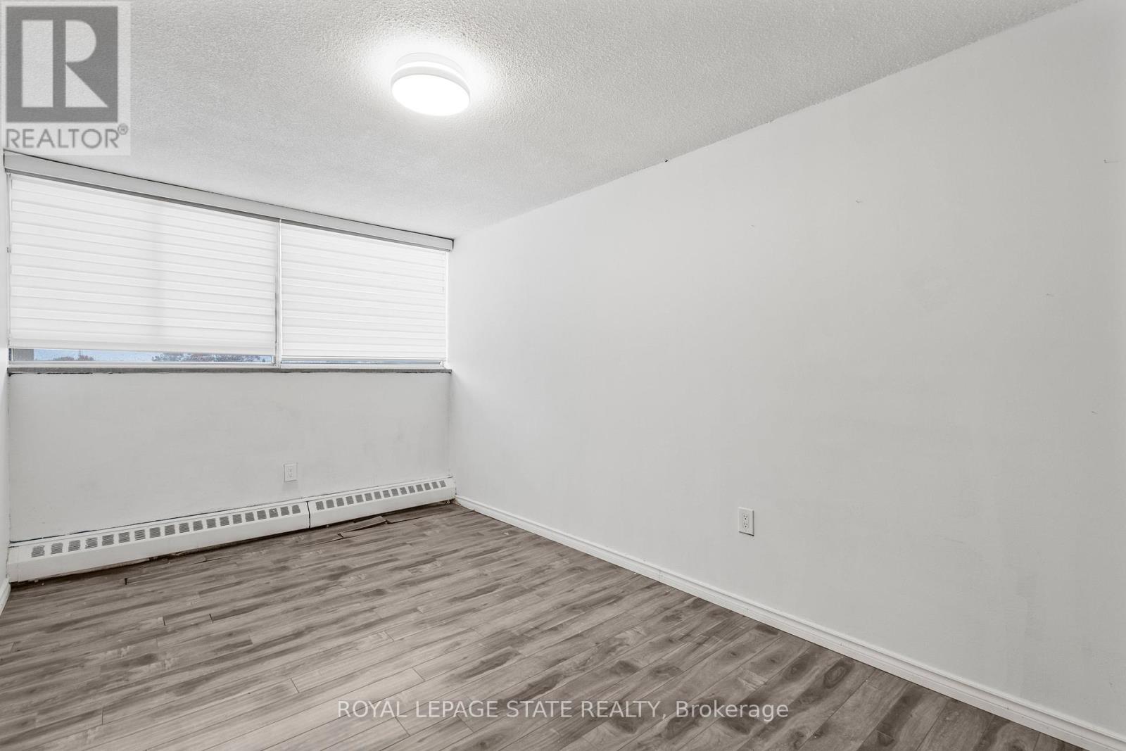 308 - 1050 Stainton Drive, Mississauga, Ontario  L5C 2T7 - Photo 7 - W12514820