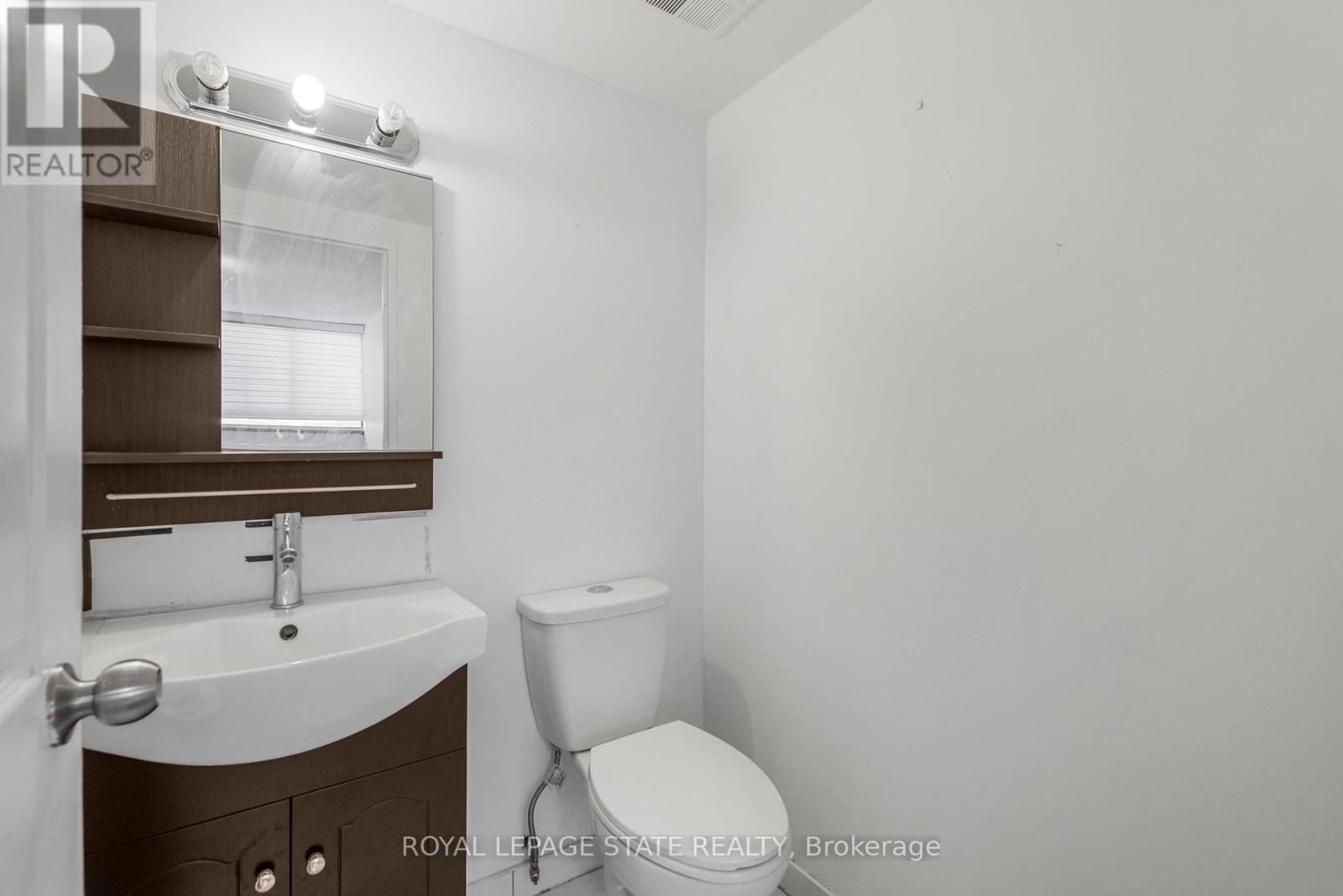 308 - 1050 Stainton Drive, Mississauga, Ontario  L5C 2T7 - Photo 9 - W12514820