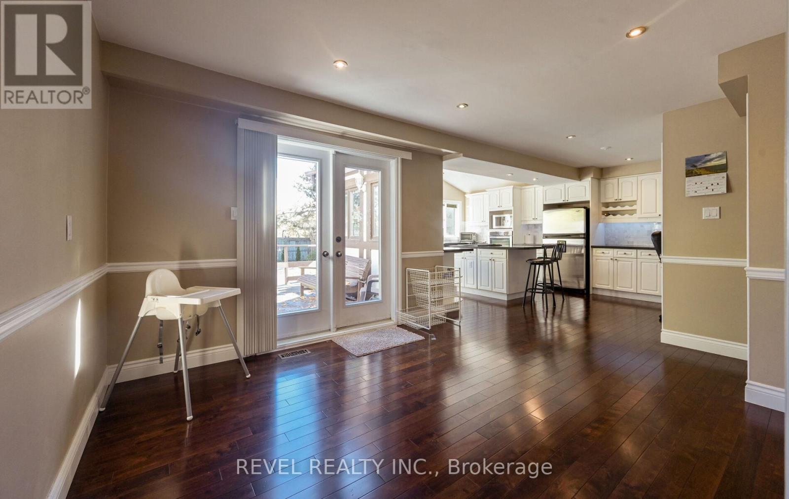 1034 Fredonia Drive, Mississauga, Ontario  L5C 2W4 - Photo 15 - W12514822