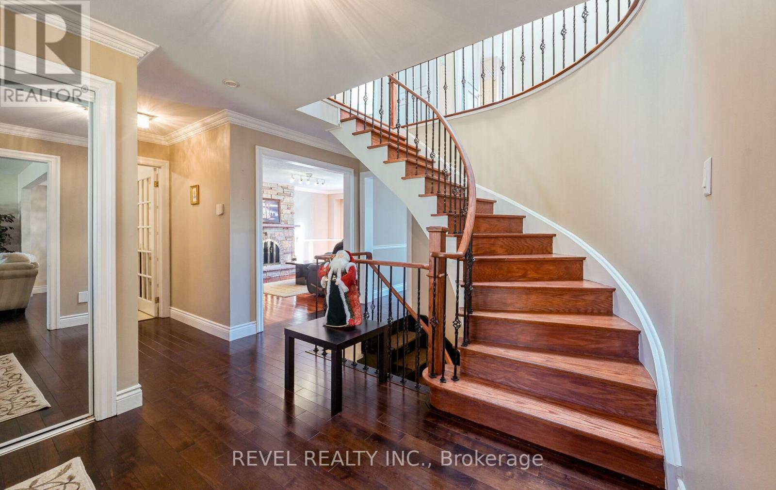 1034 Fredonia Drive, Mississauga, Ontario  L5C 2W4 - Photo 19 - W12514822