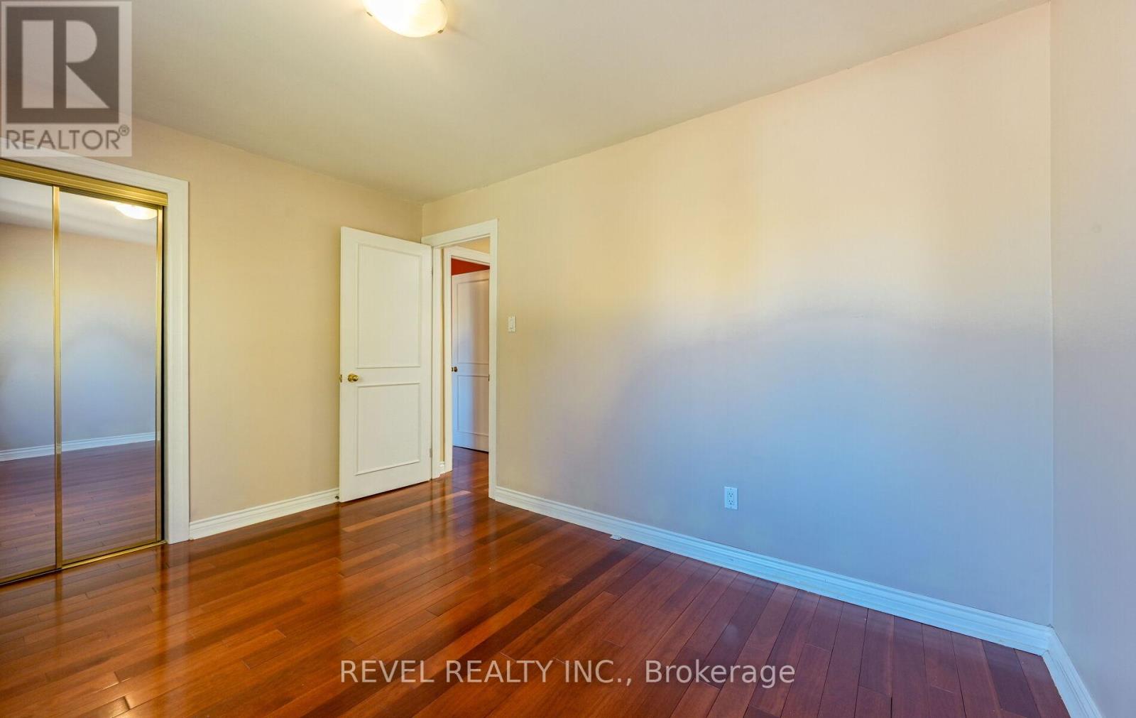 1034 Fredonia Drive, Mississauga, Ontario  L5C 2W4 - Photo 27 - W12514822