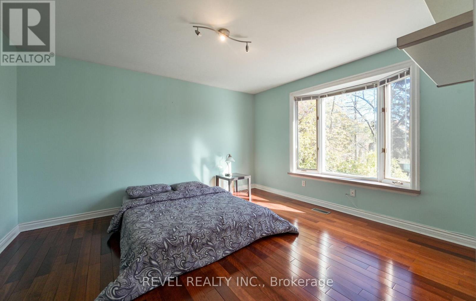 1034 Fredonia Drive, Mississauga, Ontario  L5C 2W4 - Photo 30 - W12514822