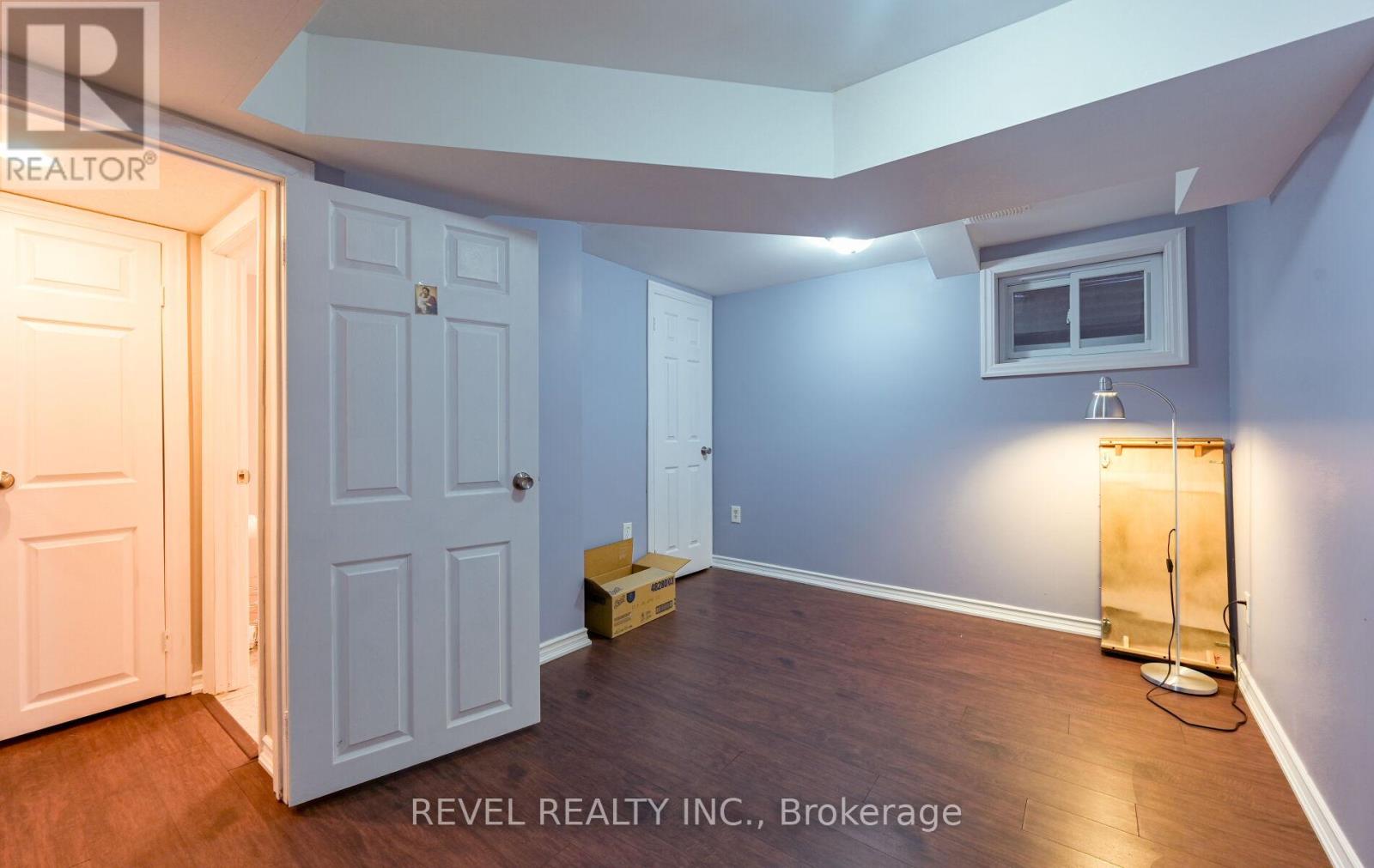 1034 Fredonia Drive, Mississauga, Ontario  L5C 2W4 - Photo 41 - W12514822