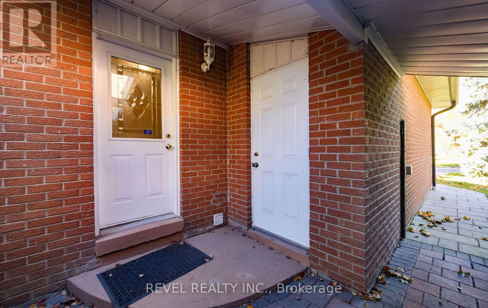 1034 Fredonia Drive, Mississauga, Ontario  L5C 2W4 - Photo 44 - W12514822