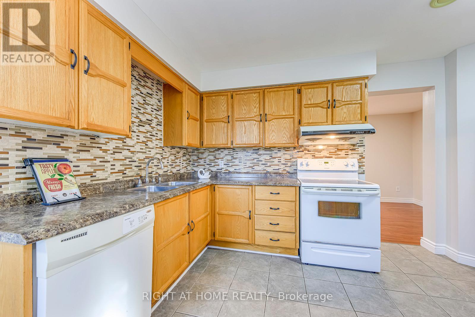 4190 Squire Court, Mississauga, Ontario  L5B 2Y3 - Photo 10 - W12514884