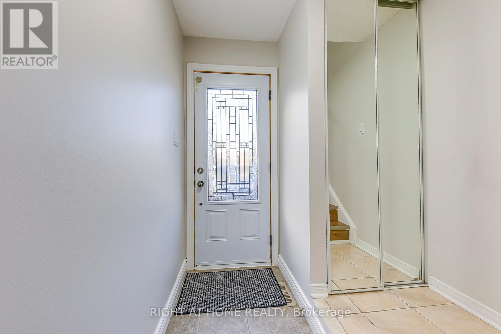 4190 Squire Court, Mississauga, Ontario  L5B 2Y3 - Photo 3 - W12514884