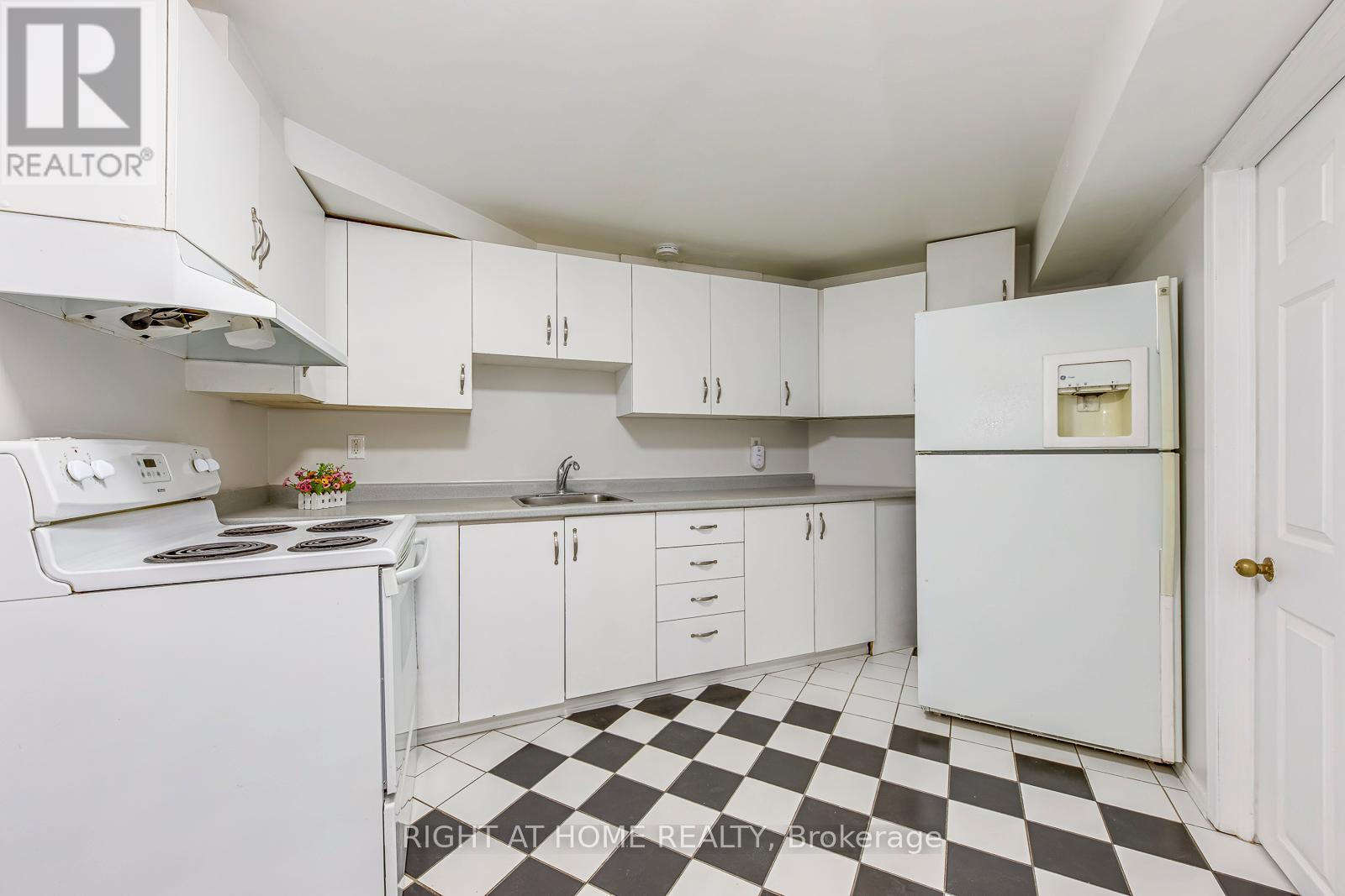 4190 Squire Court, Mississauga, Ontario  L5B 2Y3 - Photo 31 - W12514884