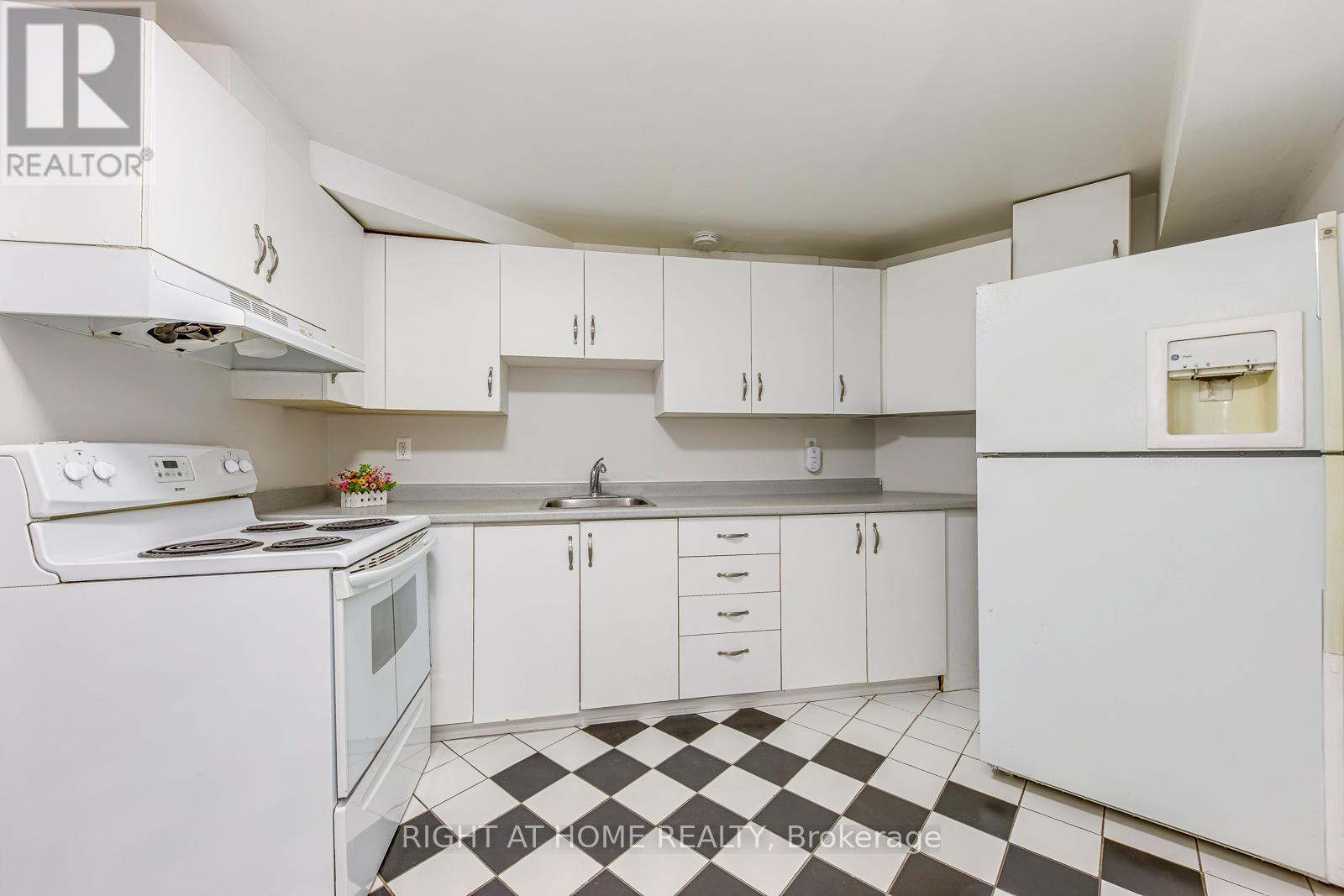 4190 Squire Court, Mississauga, Ontario  L5B 2Y3 - Photo 32 - W12514884