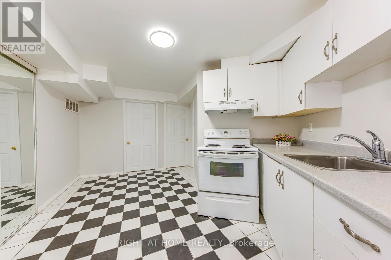 4190 Squire Court, Mississauga, Ontario  L5B 2Y3 - Photo 33 - W12514884