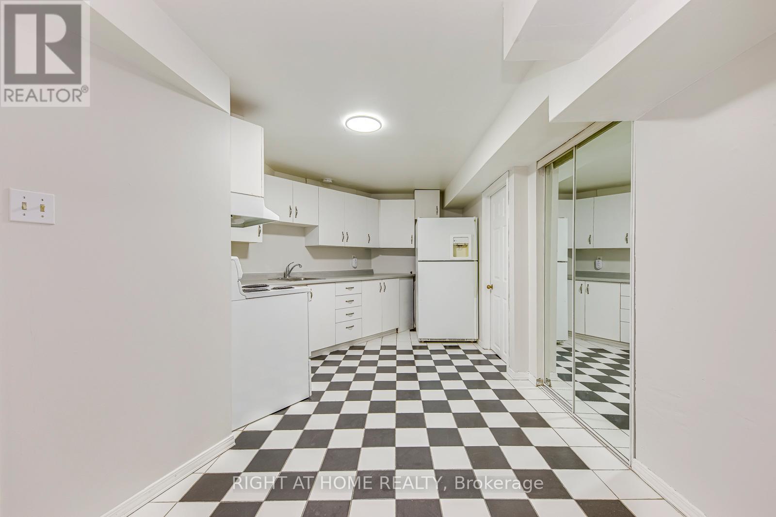 4190 Squire Court, Mississauga, Ontario  L5B 2Y3 - Photo 35 - W12514884