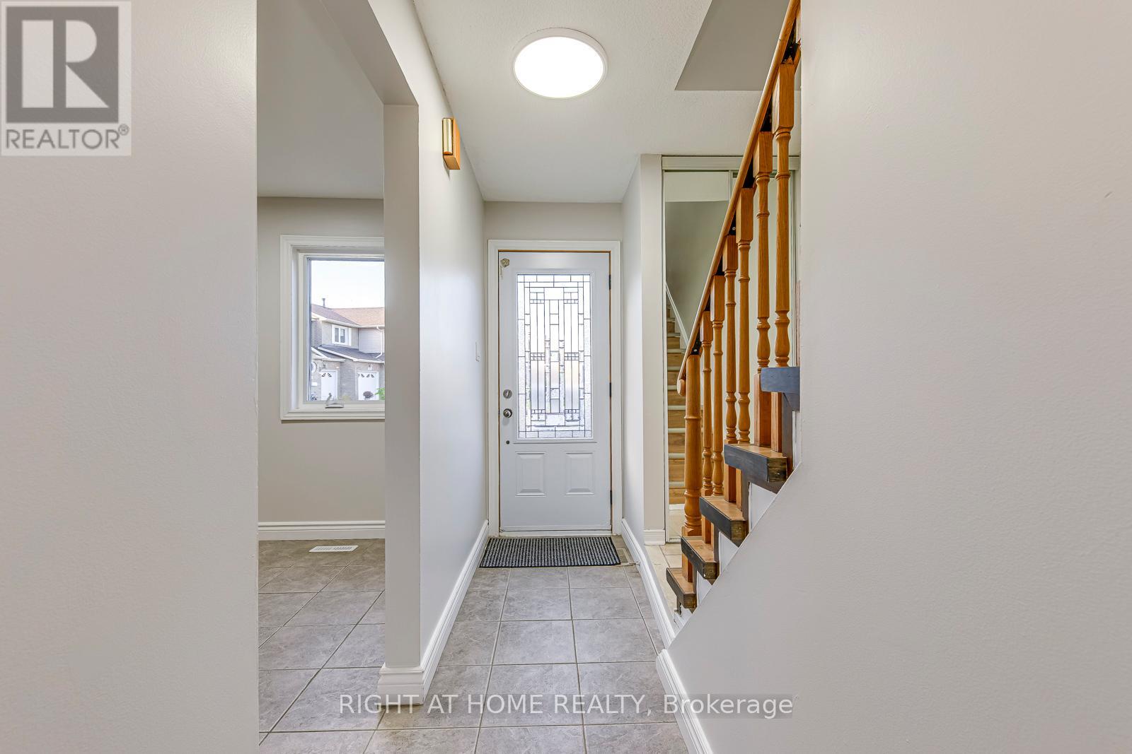 4190 Squire Court, Mississauga, Ontario  L5B 2Y3 - Photo 4 - W12514884