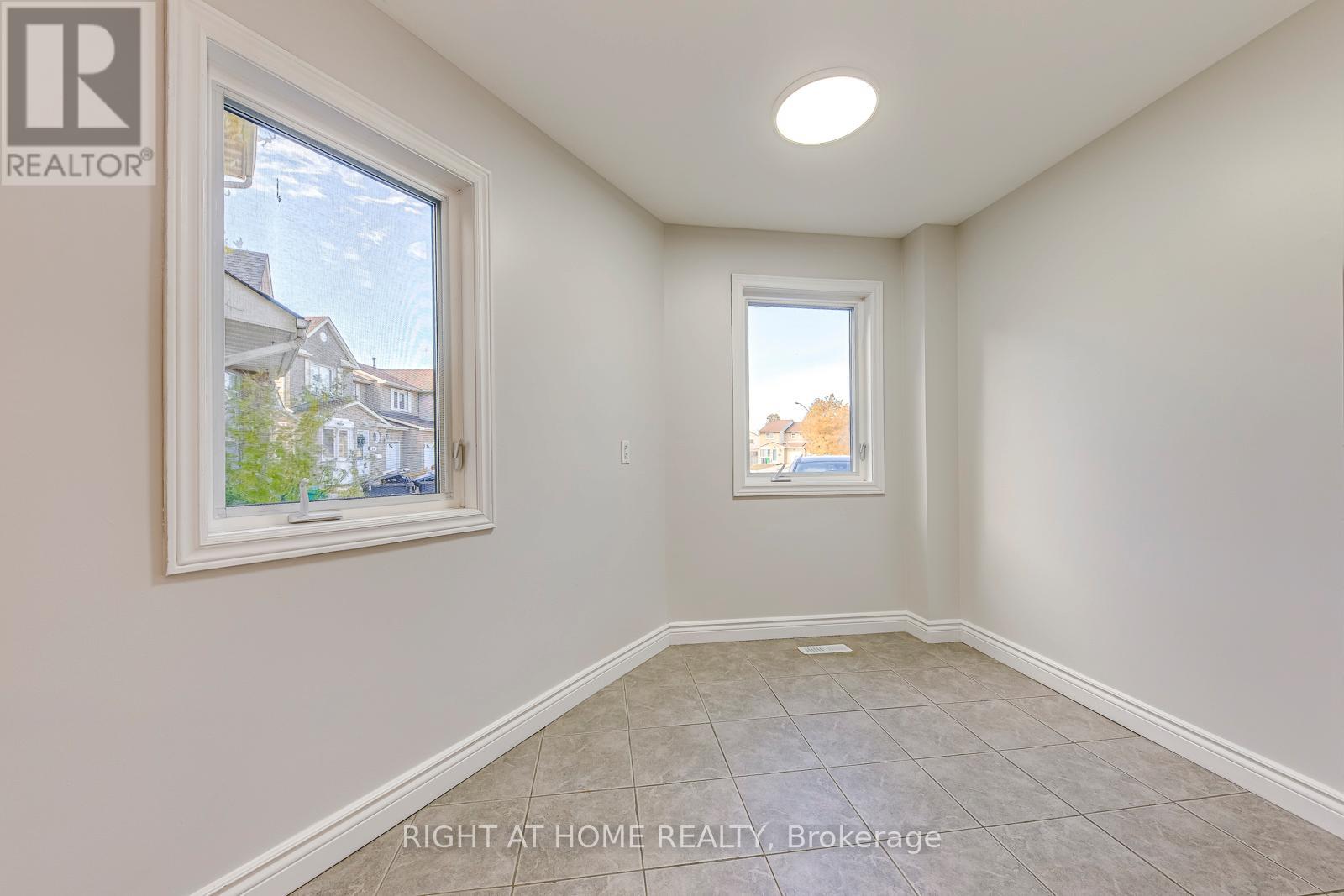 4190 Squire Court, Mississauga, Ontario  L5B 2Y3 - Photo 6 - W12514884