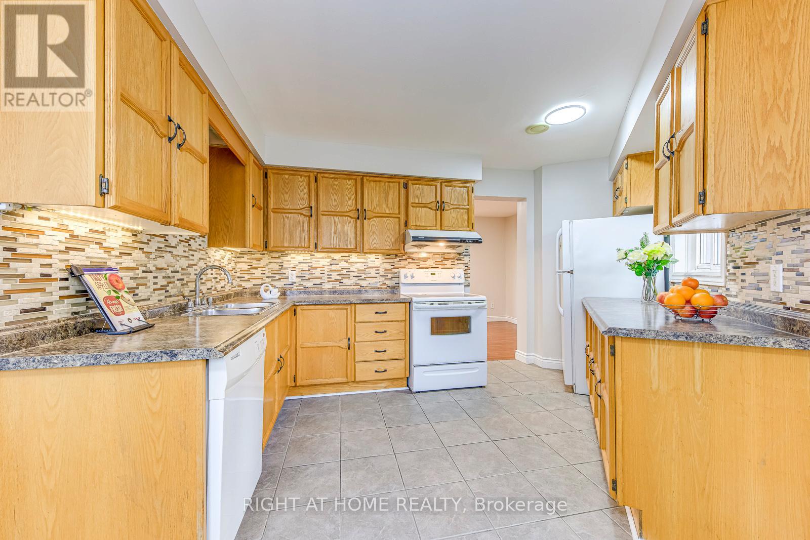 4190 Squire Court, Mississauga, Ontario  L5B 2Y3 - Photo 8 - W12514884