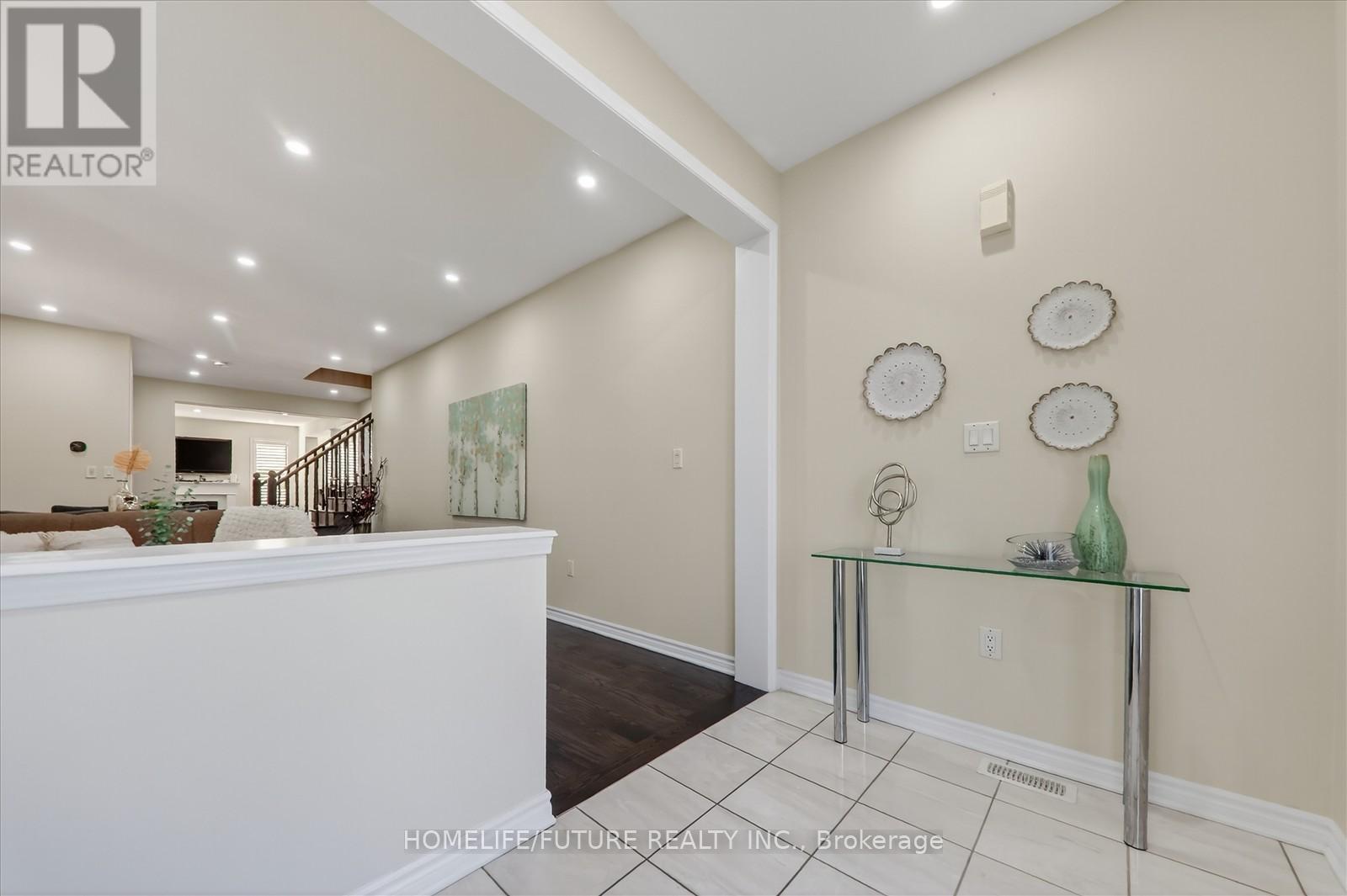 1010 Dashwood Court, Pickering, Ontario L1V 2P8 - Photo 5 - E12513666