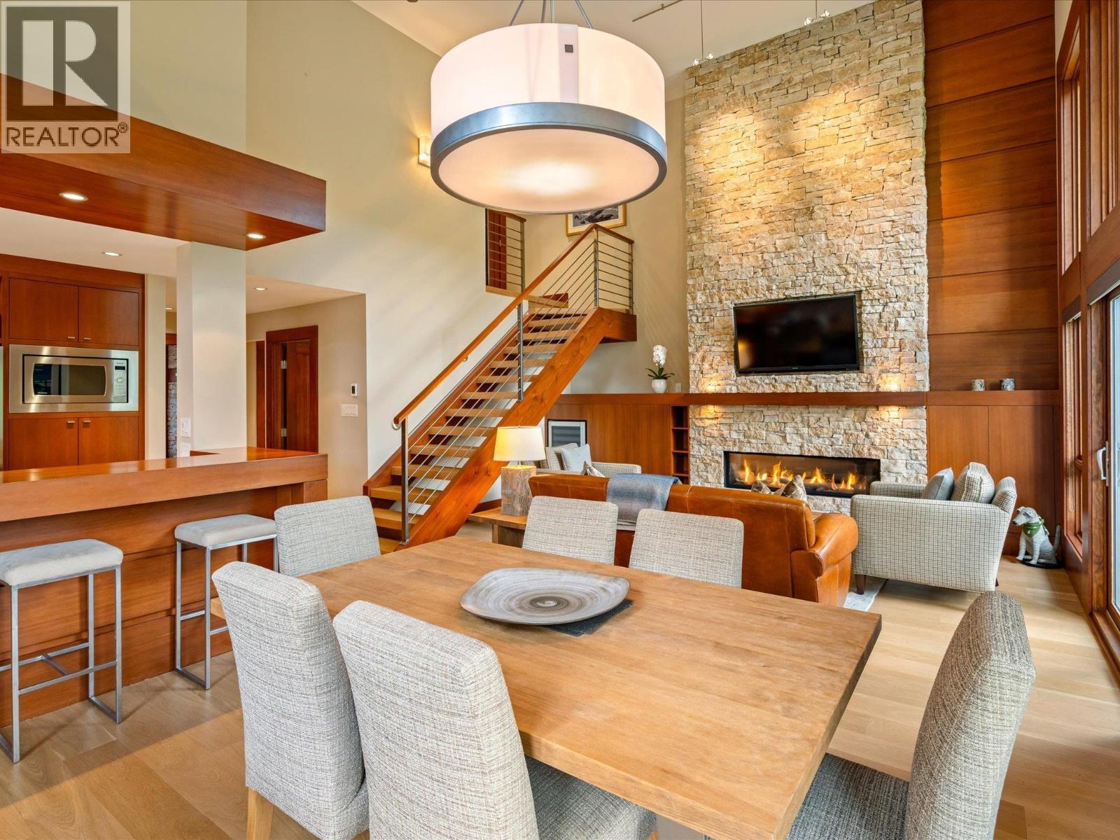 18 4628 Blackcomb Way, Whistler, British Columbia  V0N 1B4 - Photo 2 - R3065240