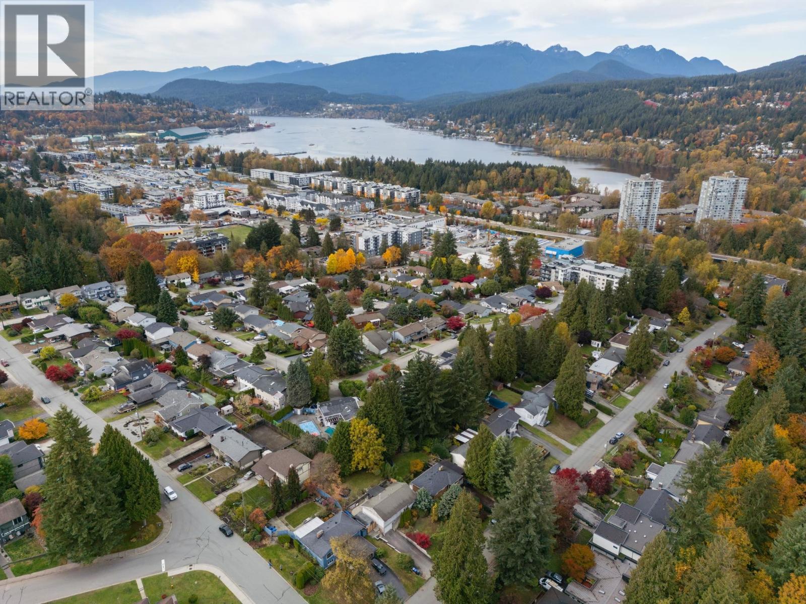 211 Clearview Drive, Port Moody, British Columbia  V3H 2S7 - Photo 3 - R3065229