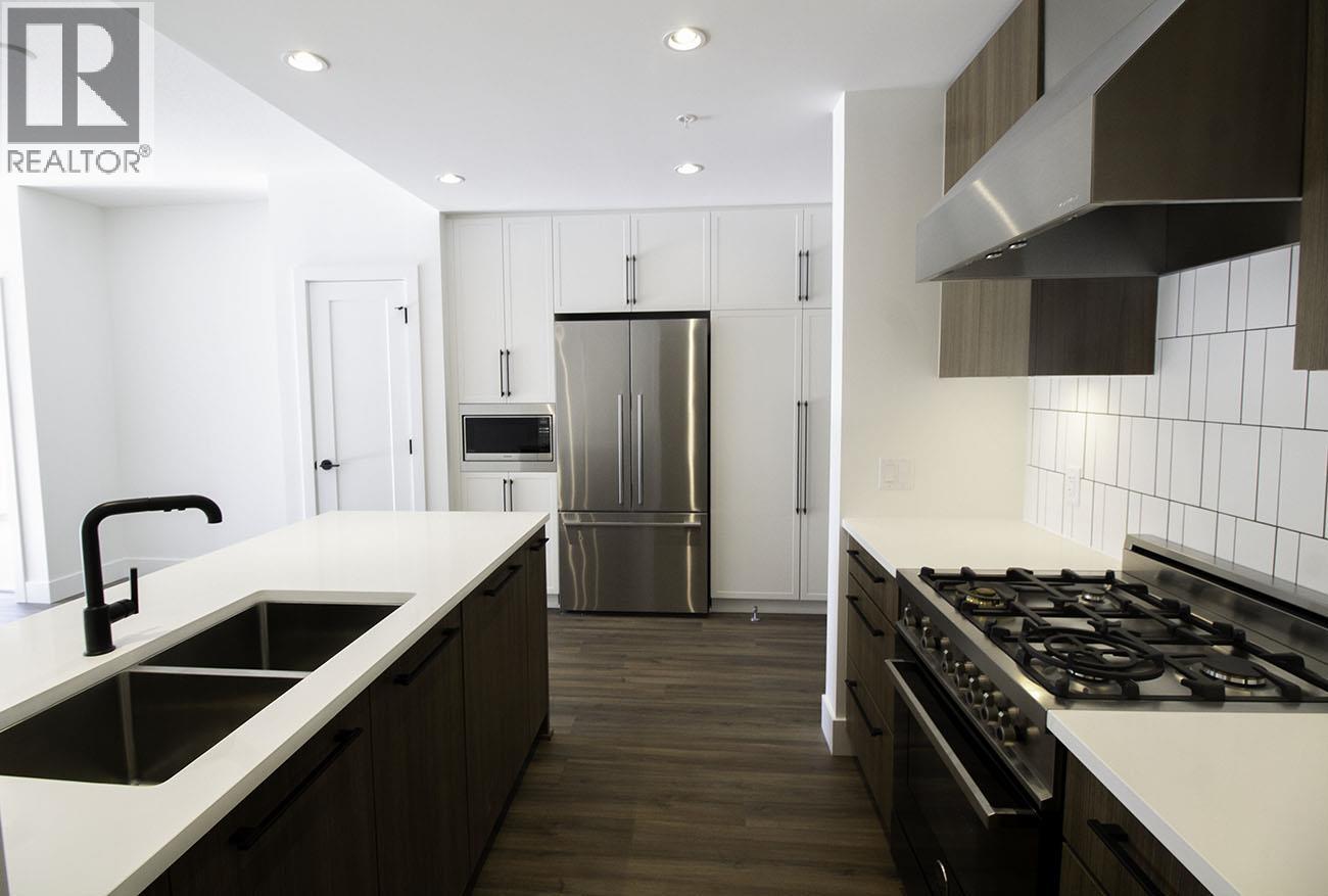 301 6933 Cambie Street, Vancouver, British Columbia  V6P 3H1 - Photo 2 - R3065236