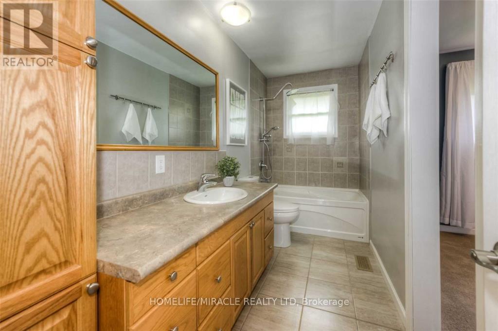 34 Hudson Crescent, Kitchener, Ontario  N2B 2V8 - Photo 13 - X12514784