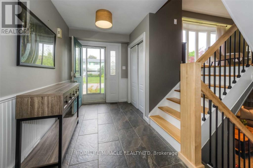 34 Hudson Crescent, Kitchener, Ontario  N2B 2V8 - Photo 2 - X12514784