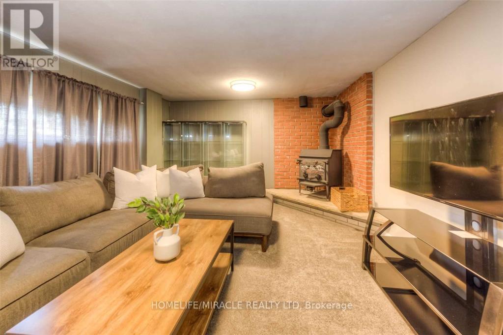 34 Hudson Crescent, Kitchener, Ontario  N2B 2V8 - Photo 5 - X12514784