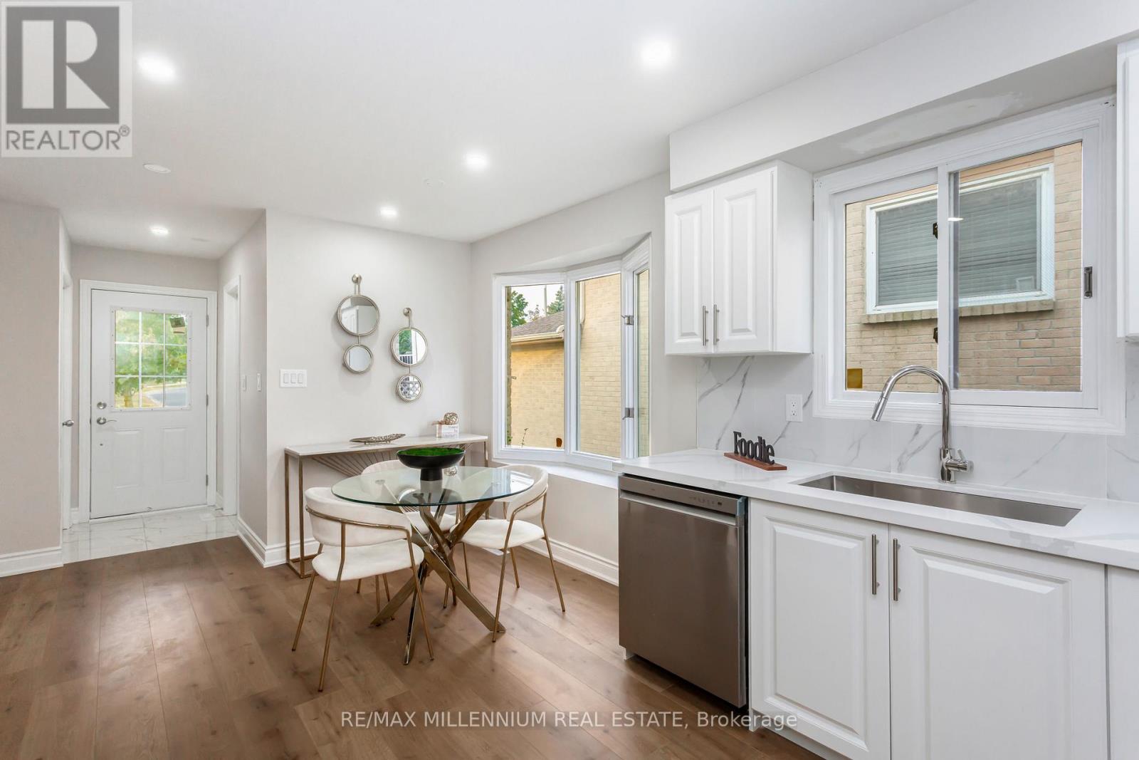 Upper - 61 Mistywood Drive, Hamilton, Ontario  L8J 2N7 - Photo 11 - X12514794