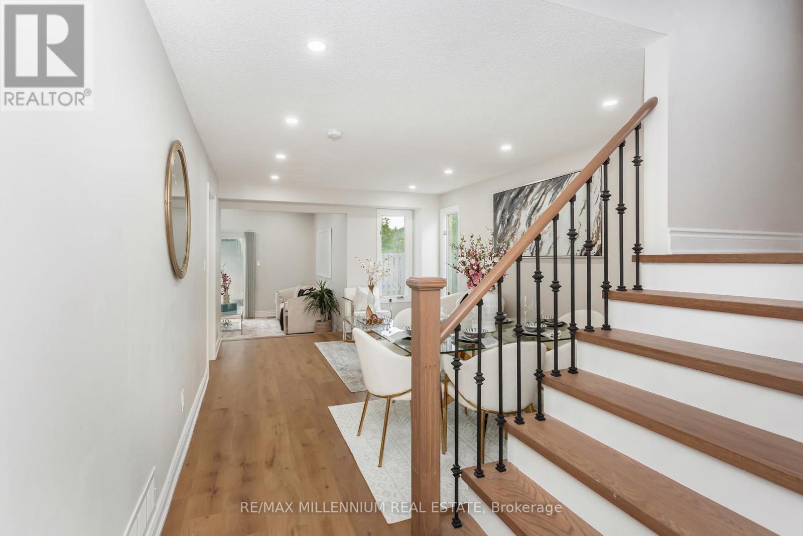 Upper - 61 Mistywood Drive, Hamilton, Ontario  L8J 2N7 - Photo 13 - X12514794