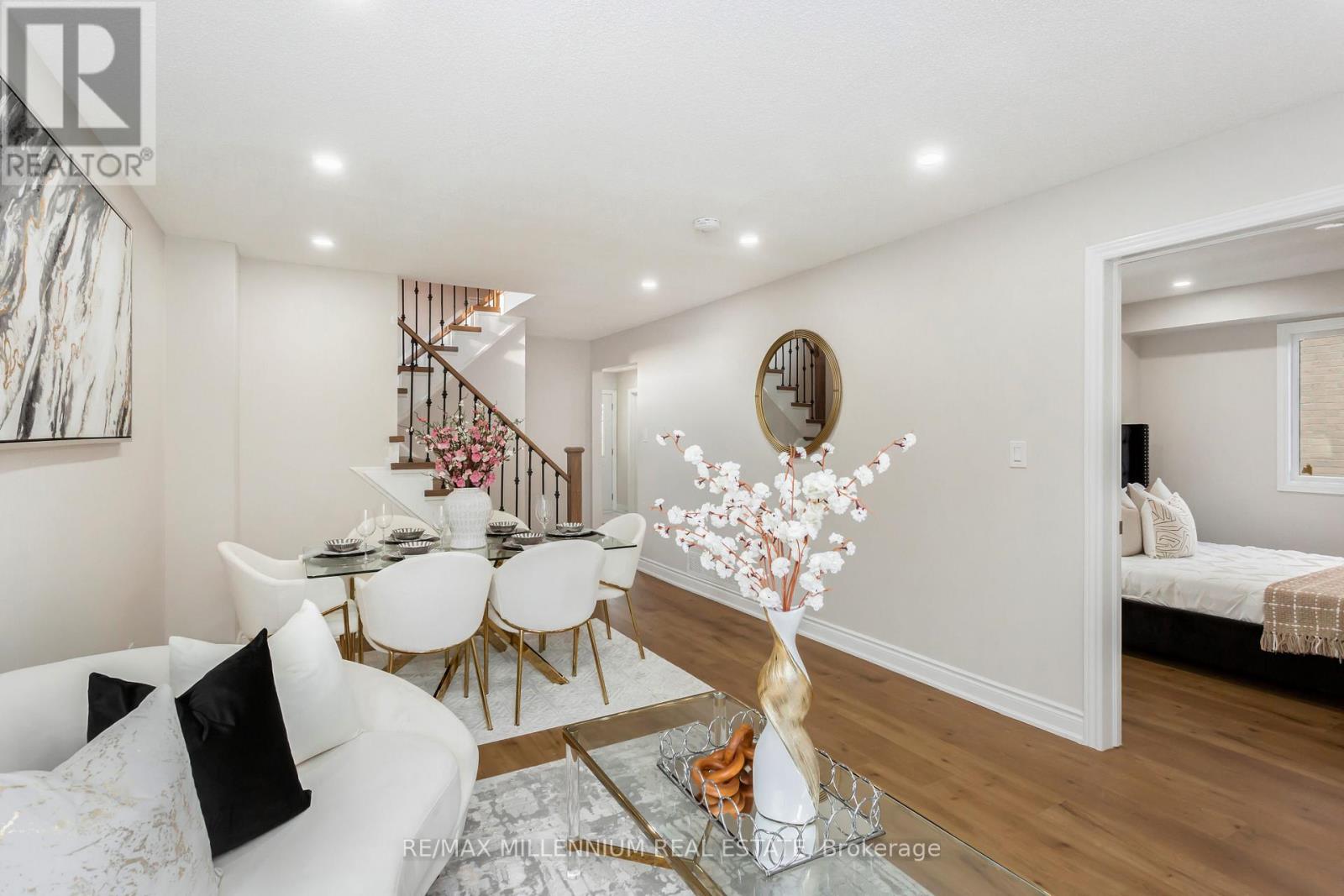 Upper - 61 Mistywood Drive, Hamilton, Ontario  L8J 2N7 - Photo 17 - X12514794