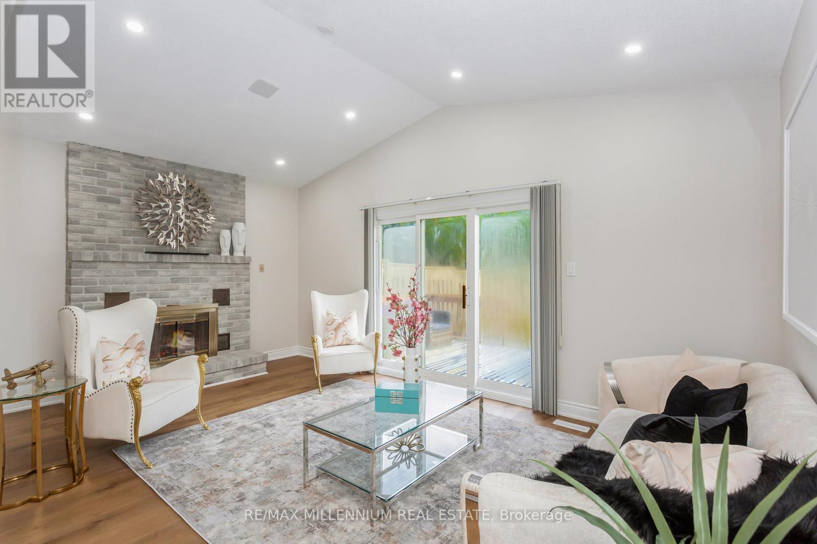 Upper - 61 Mistywood Drive, Hamilton, Ontario  L8J 2N7 - Photo 21 - X12514794