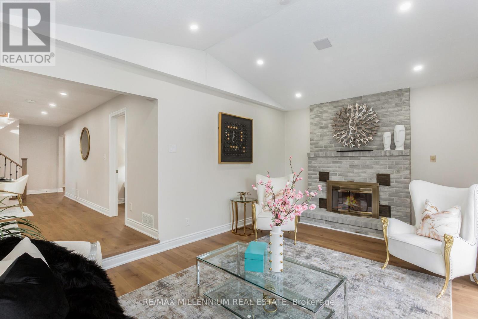 Upper - 61 Mistywood Drive, Hamilton, Ontario  L8J 2N7 - Photo 22 - X12514794