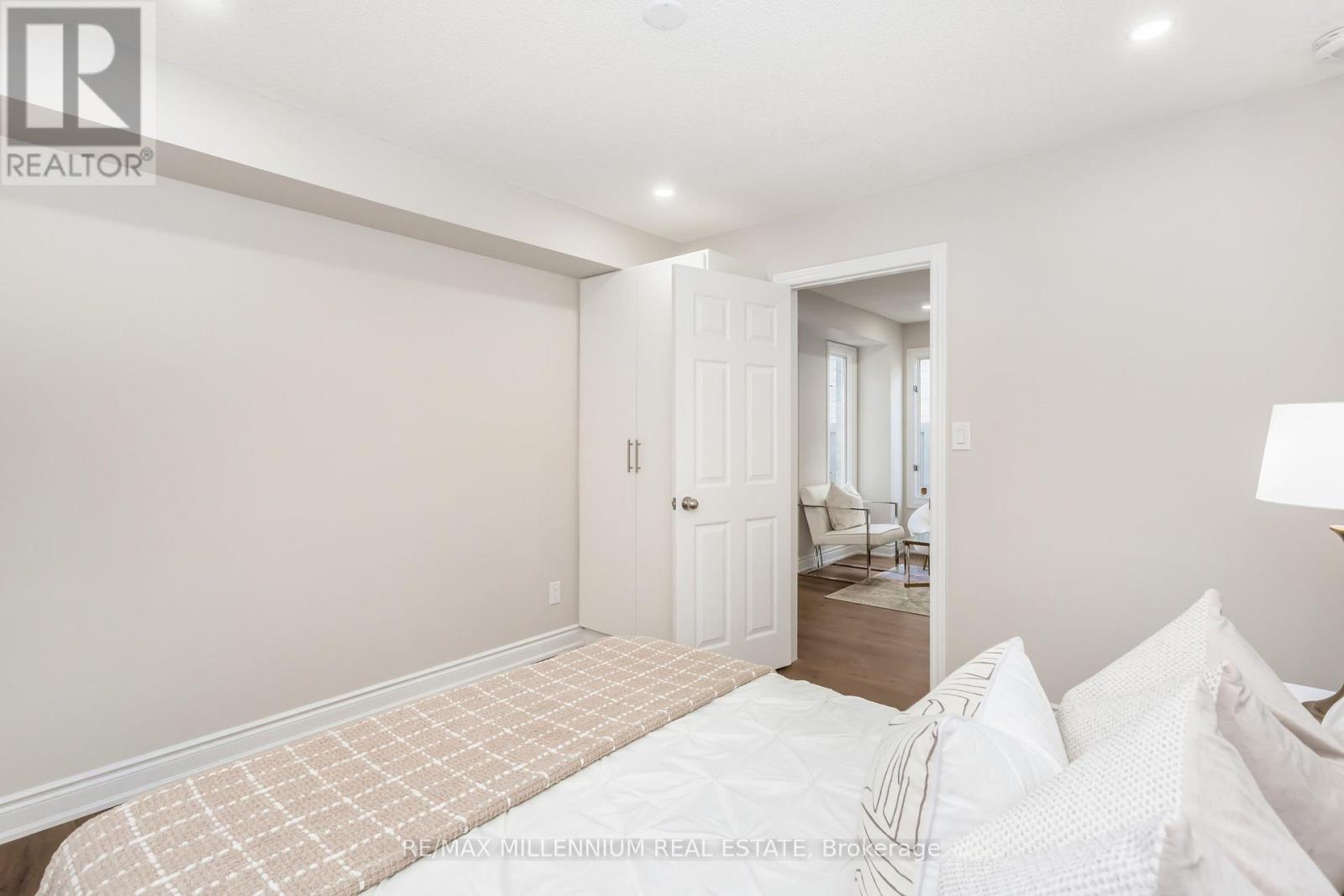 Upper - 61 Mistywood Drive, Hamilton, Ontario  L8J 2N7 - Photo 25 - X12514794