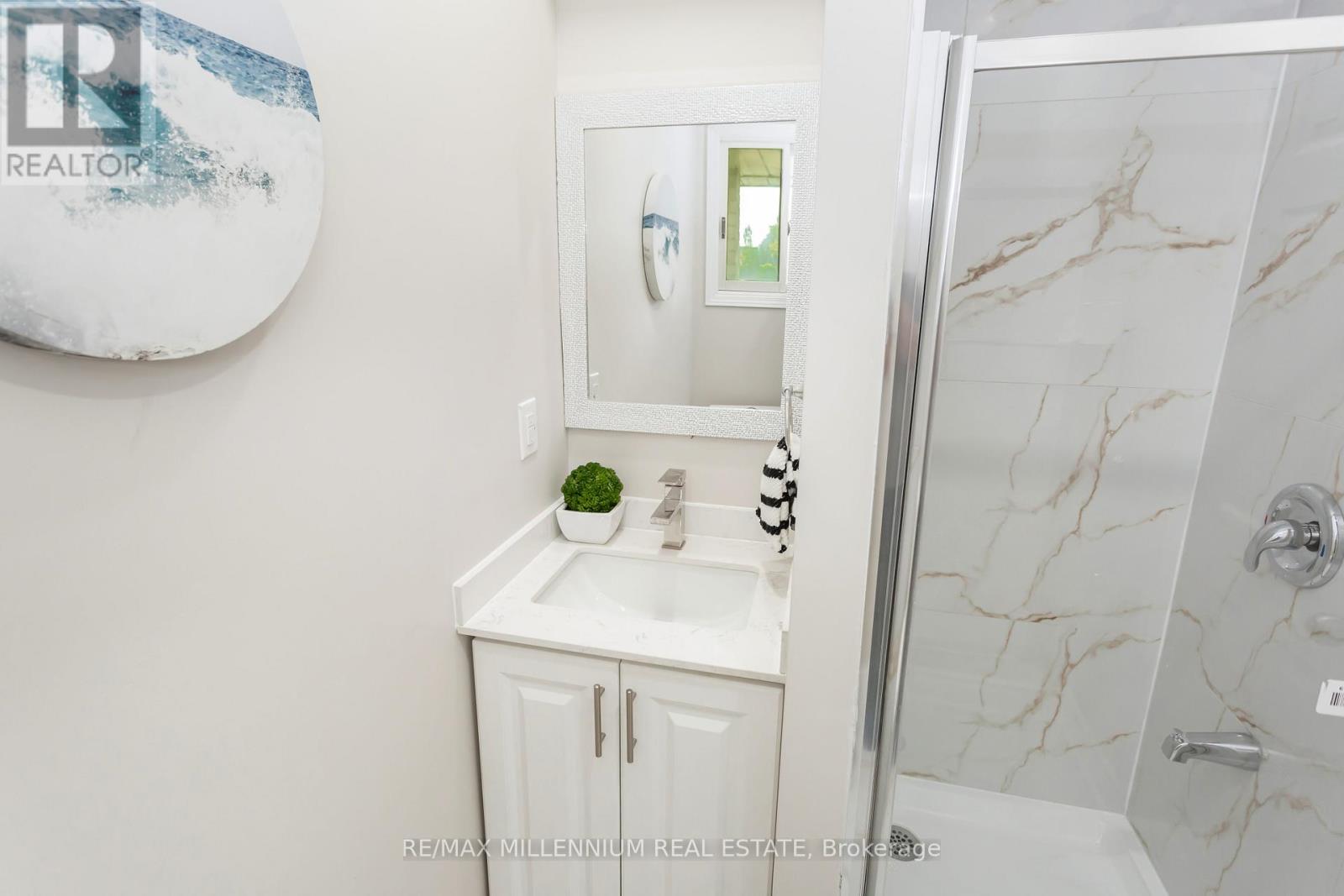 Upper - 61 Mistywood Drive, Hamilton, Ontario  L8J 2N7 - Photo 29 - X12514794