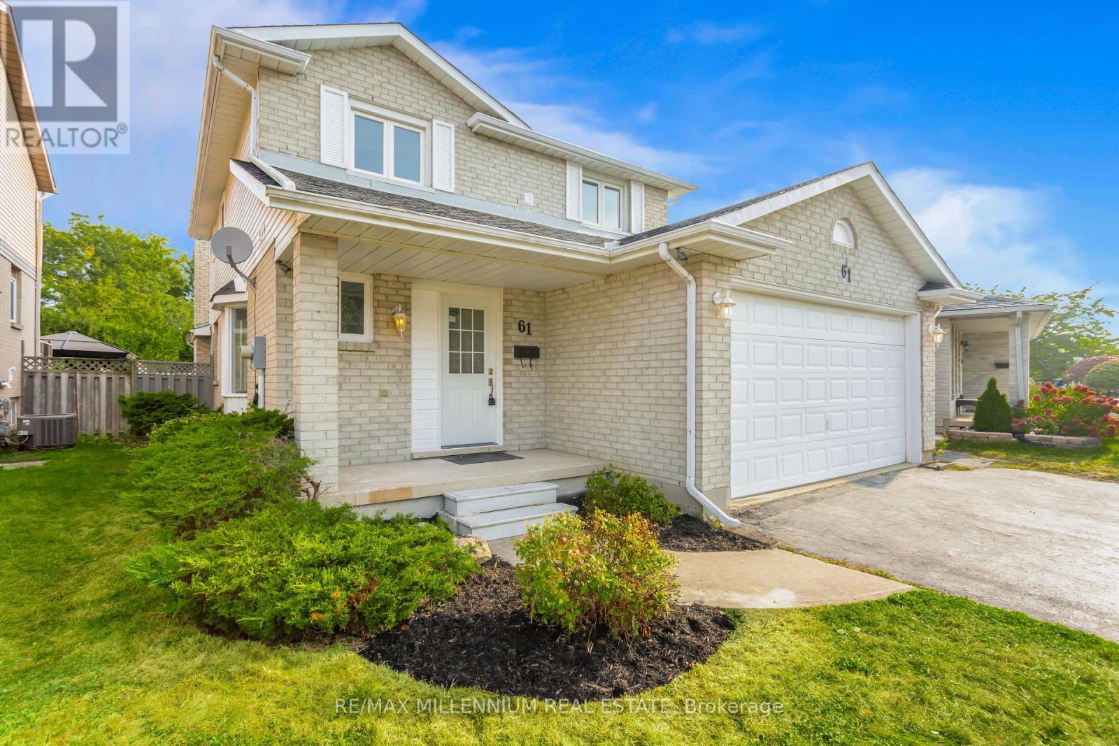 Upper - 61 Mistywood Drive, Hamilton, Ontario  L8J 2N7 - Photo 3 - X12514794