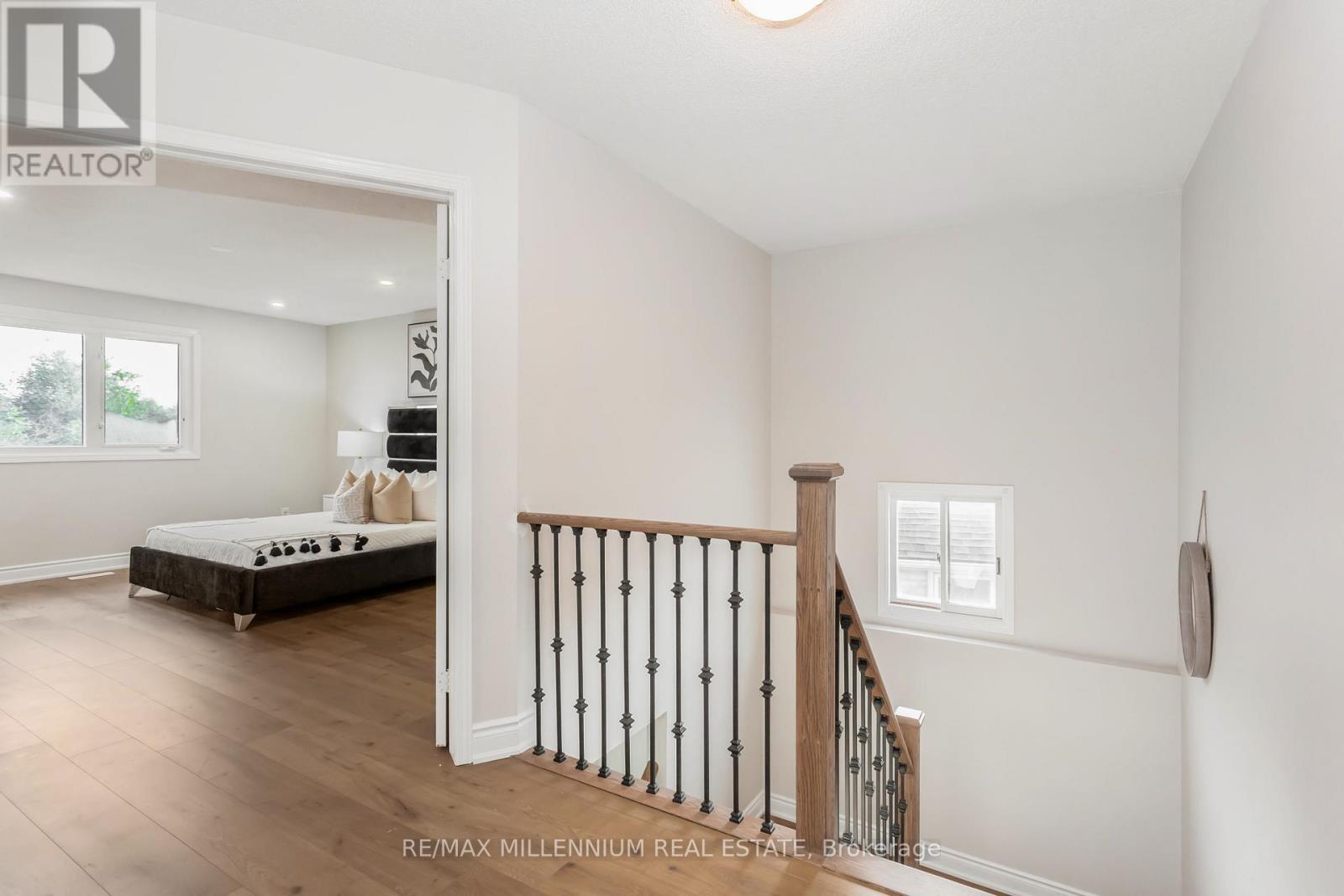 Upper - 61 Mistywood Drive, Hamilton, Ontario  L8J 2N7 - Photo 31 - X12514794