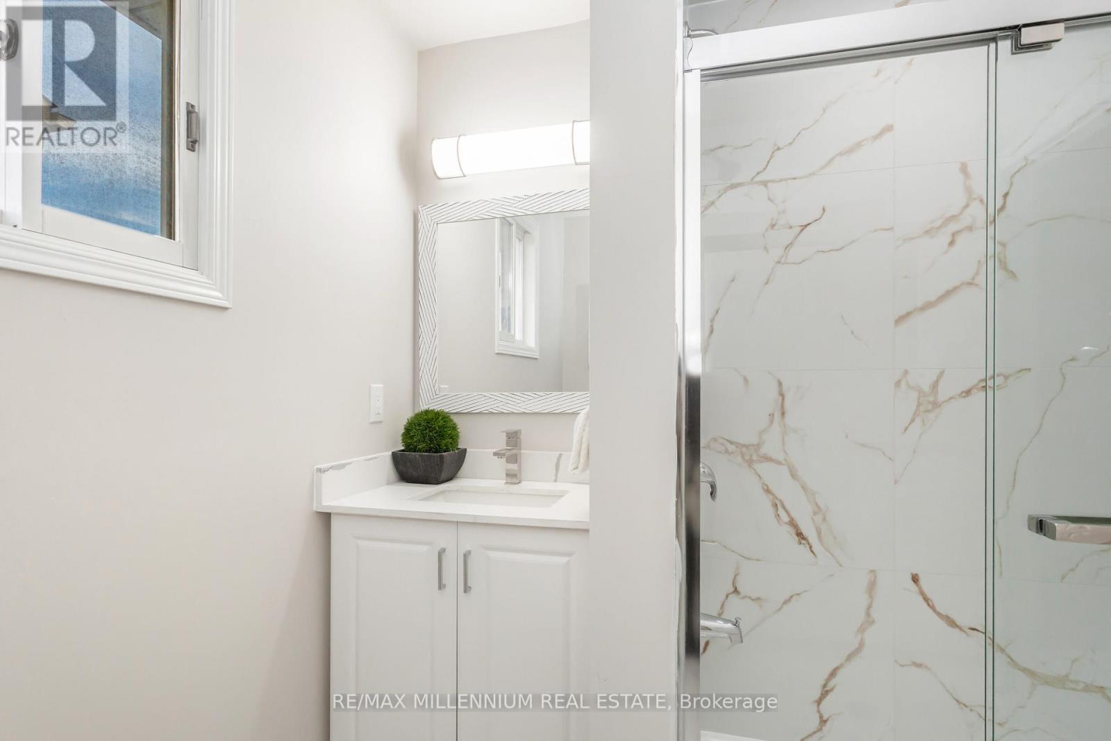 Upper - 61 Mistywood Drive, Hamilton, Ontario  L8J 2N7 - Photo 37 - X12514794