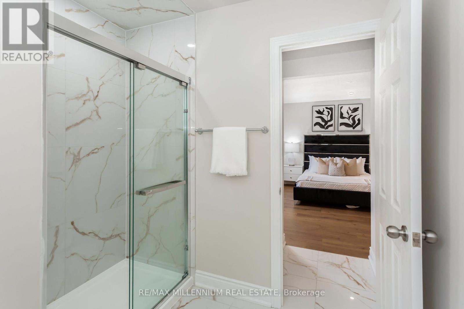 Upper - 61 Mistywood Drive, Hamilton, Ontario  L8J 2N7 - Photo 38 - X12514794