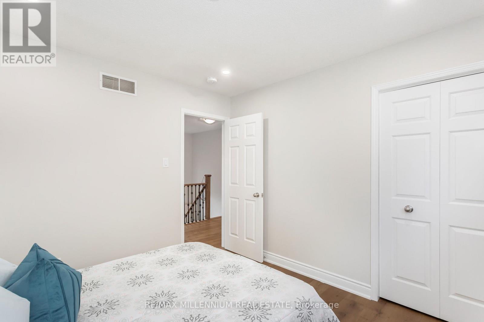 Upper - 61 Mistywood Drive, Hamilton, Ontario  L8J 2N7 - Photo 39 - X12514794