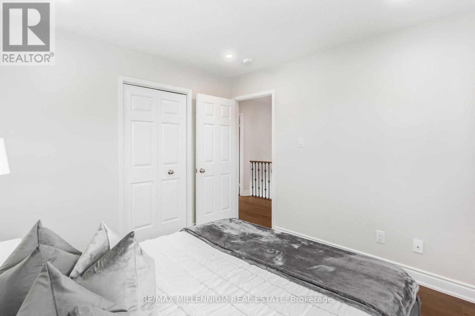 Upper - 61 Mistywood Drive, Hamilton, Ontario  L8J 2N7 - Photo 41 - X12514794