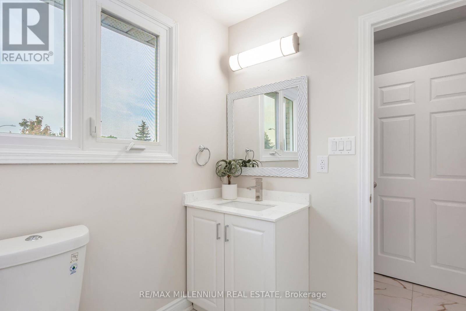 Upper - 61 Mistywood Drive, Hamilton, Ontario  L8J 2N7 - Photo 45 - X12514794