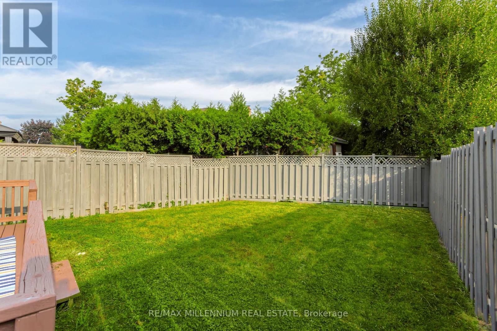 Upper - 61 Mistywood Drive, Hamilton, Ontario  L8J 2N7 - Photo 48 - X12514794