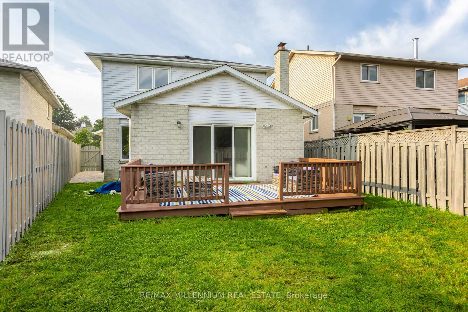 Upper - 61 Mistywood Drive, Hamilton, Ontario  L8J 2N7 - Photo 49 - X12514794