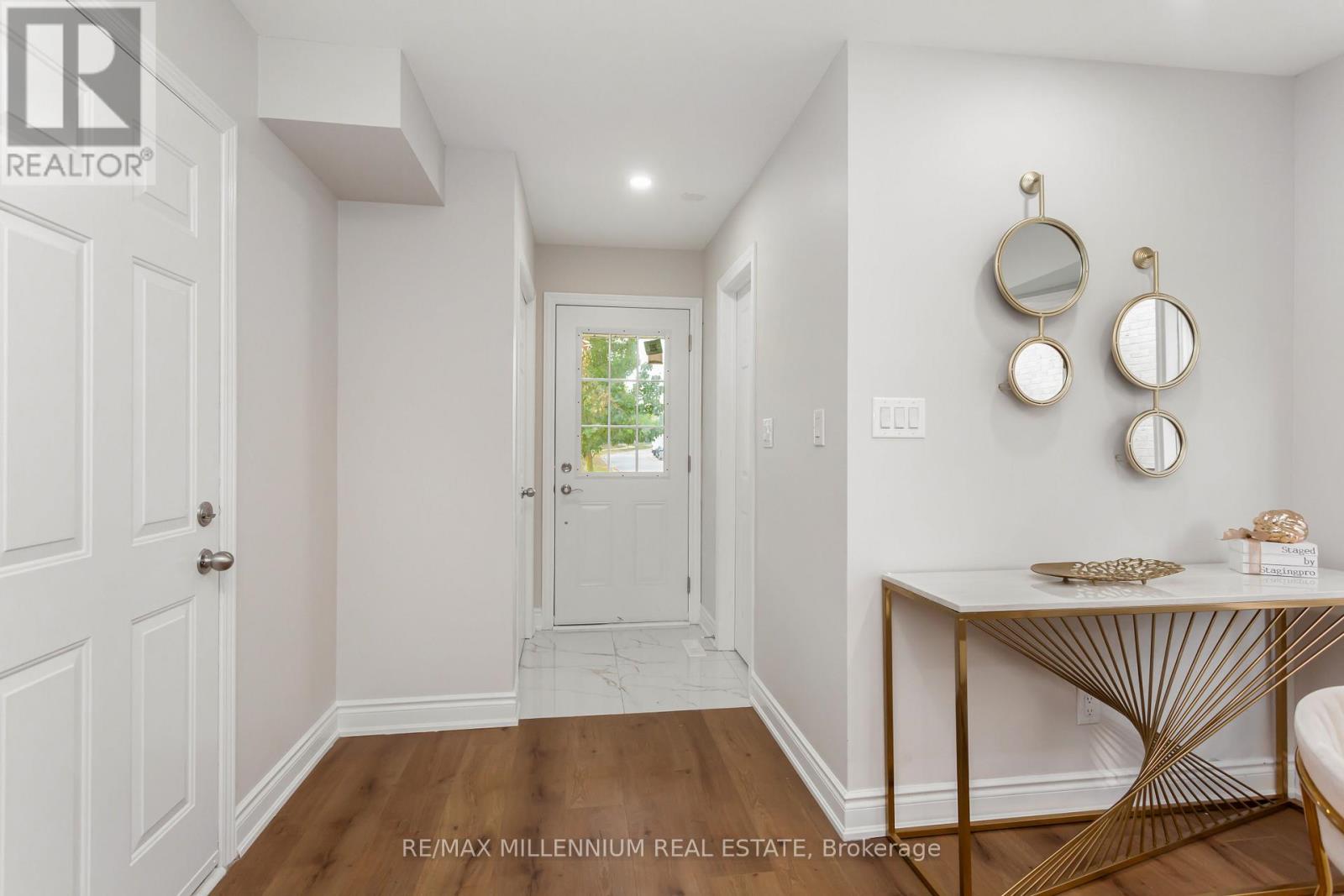 Upper - 61 Mistywood Drive, Hamilton, Ontario  L8J 2N7 - Photo 5 - X12514794