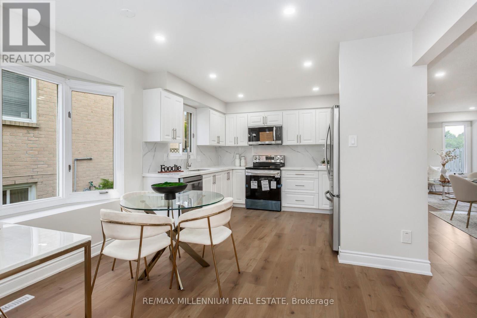 Upper - 61 Mistywood Drive, Hamilton, Ontario  L8J 2N7 - Photo 6 - X12514794