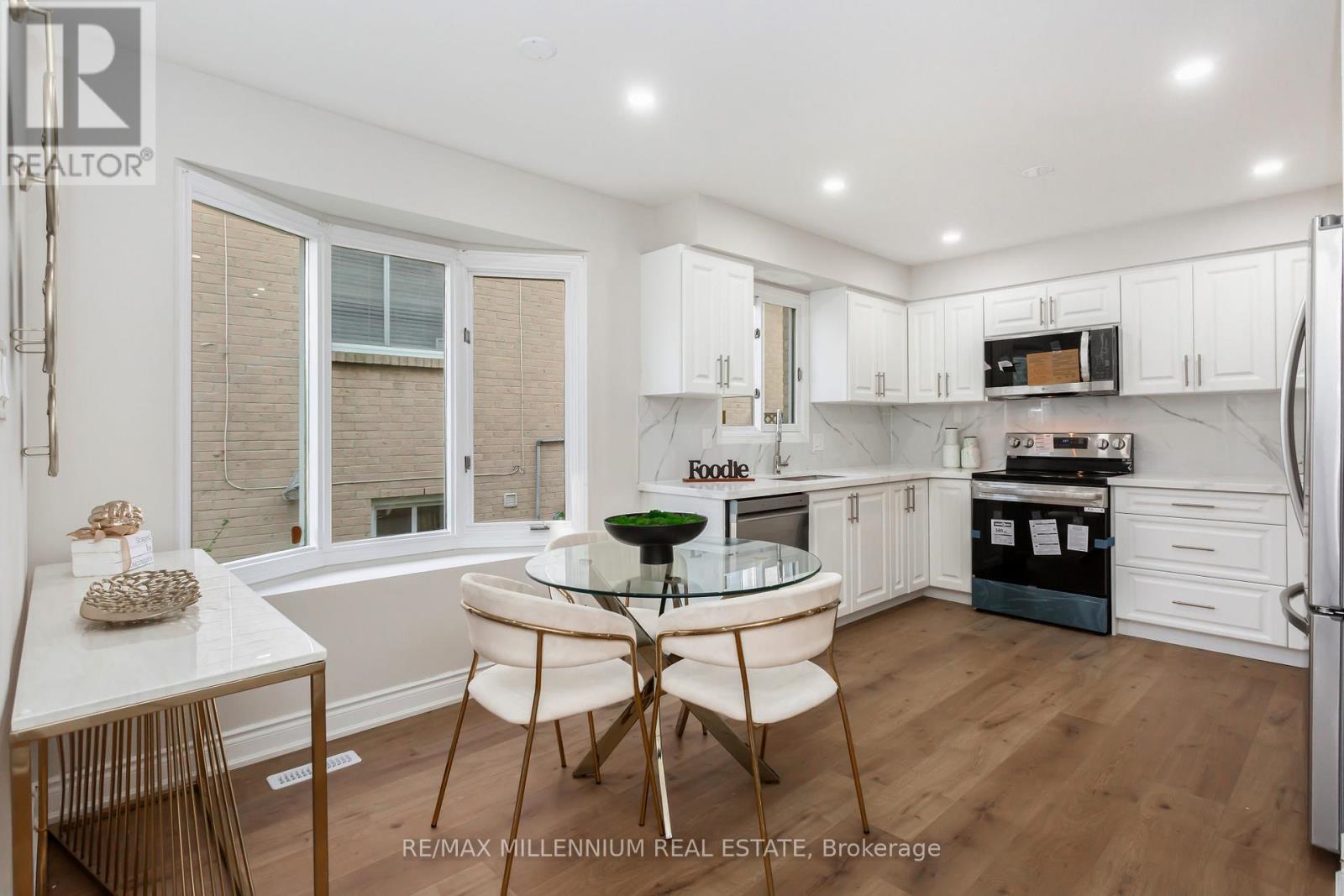 Upper - 61 Mistywood Drive, Hamilton, Ontario  L8J 2N7 - Photo 7 - X12514794