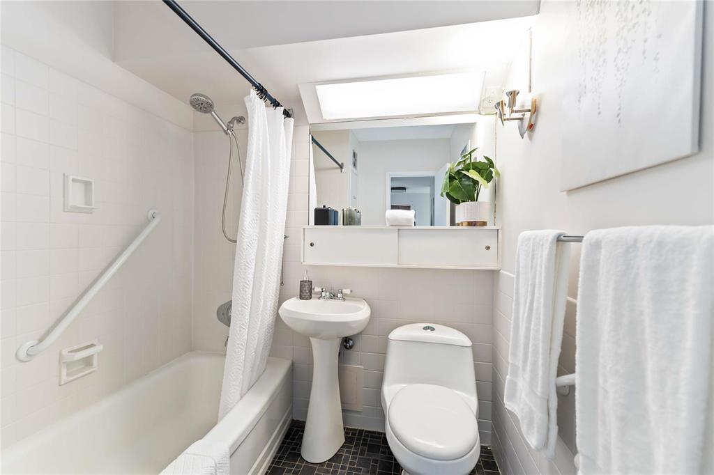 10c 300 Roslyn Road, Winnipeg, Manitoba  R3L 0H4 - Photo 21 - 202527997